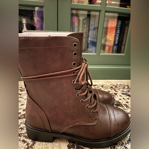 Torrid lace up flat combat dark brown boots 🍂 - Picture 1 of 10